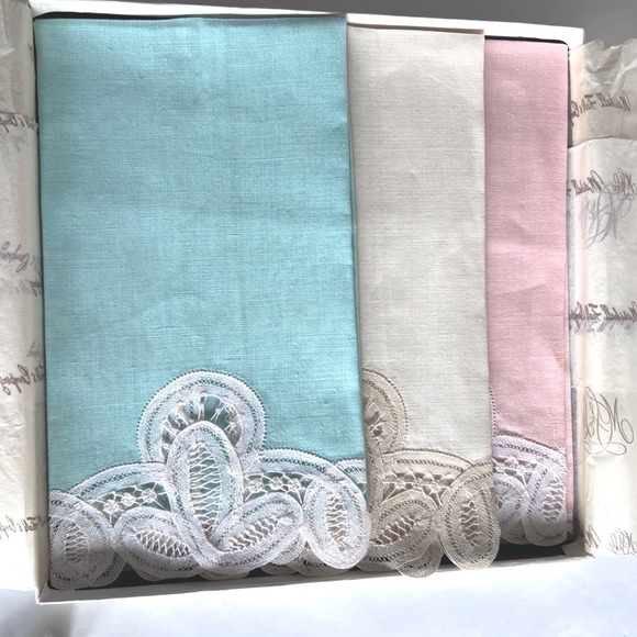 Marshall Field & Company Other - Marshall Field Linen Lace Trim Fingertip Towels Set of 3 Boxed Vintage Pastel